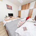 Prime Main Square Location Apartmán *